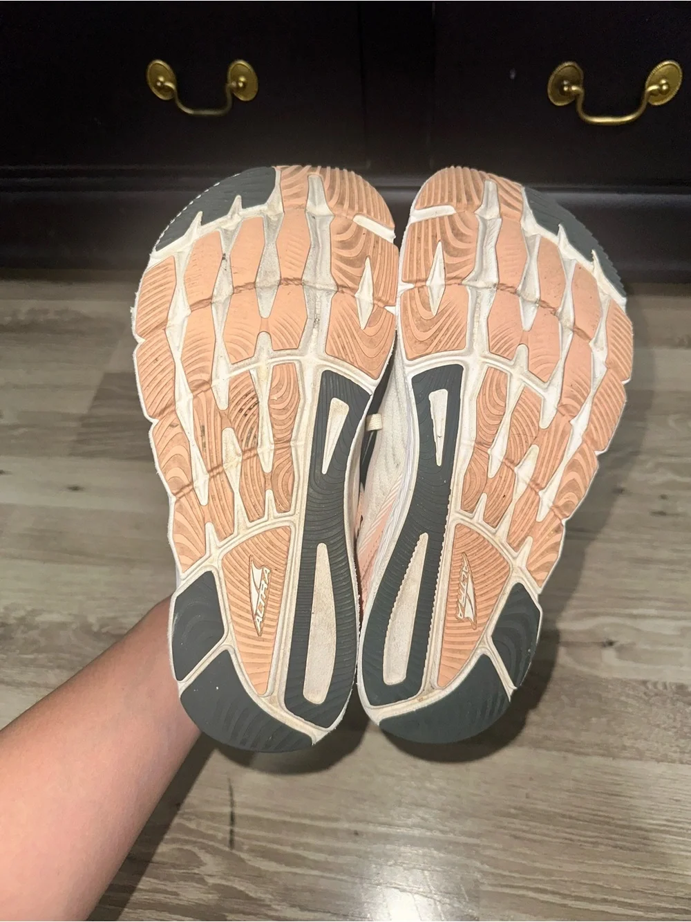 ALTRA Women's Torin 6 Sneaker women size 8.5 White and Pink with Breathable Mesh